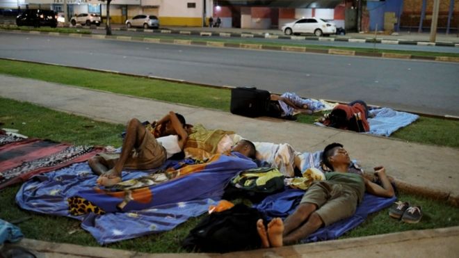Венесуэльские мигранты спят на улице в Боа-Виста, 30 августа 2018 года
