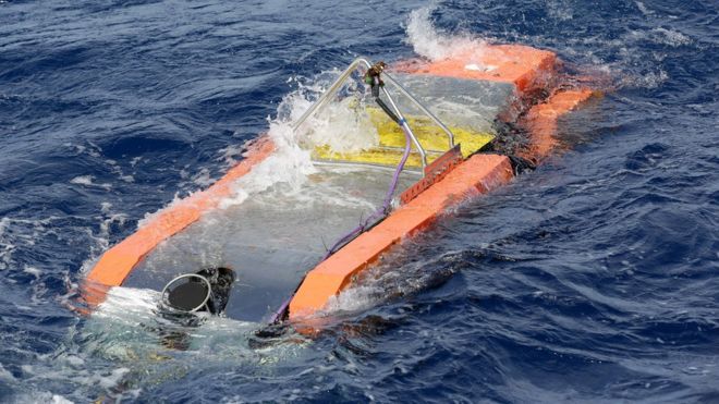 Подводное поисковое оборудование опускается в южную часть Индийского океана (файл изображения)
