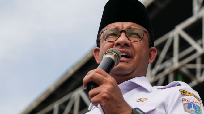 На снимке: нынешний губернатор Джакарты Анис Расид Басведан
