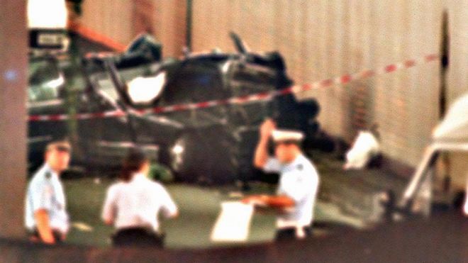 Обломки машины принцессы Дианы лежат в парижском туннеле 31 августа 1997 года