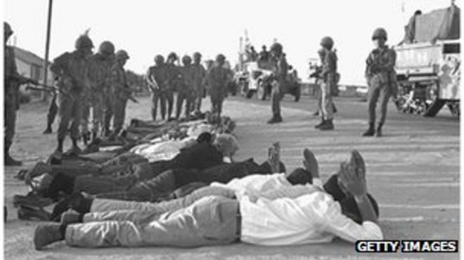 Израильские войска захватывают арабских пленных в Шестидневной войне