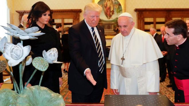 Дональд Трамп с женой и папой Франциском