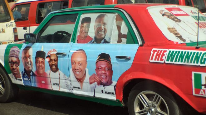 Автомобиль с кандидатами APC в штате Аква Ибом, Нигерия
