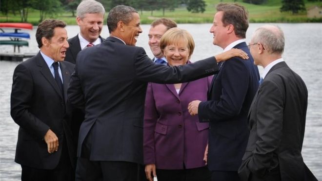 Президент США Барак Обама с премьер-министром Дэвидом Кэмероном (второй справа), президентом Франции Николасом Саркози (слева) и другими лидерами G8 на саммите в Мускоке, Канада