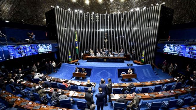 Пленарное заседание сената Бразилии во время процесса импичмента президента Руссеффа в Национальном конгрессе в Бразилии