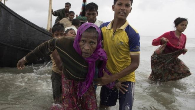 হাজার হাজার রোহিঙ্গা বাংলাদেশে আশ্রয় নিয়েছে।