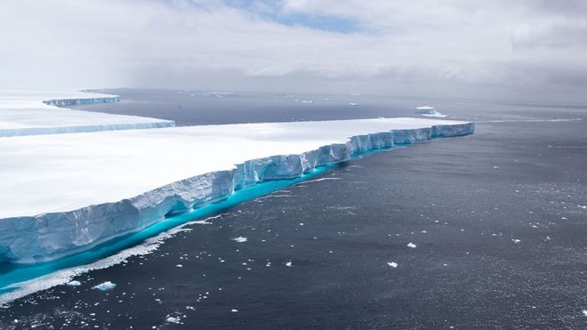 Imagem do iceberg antes de se partir