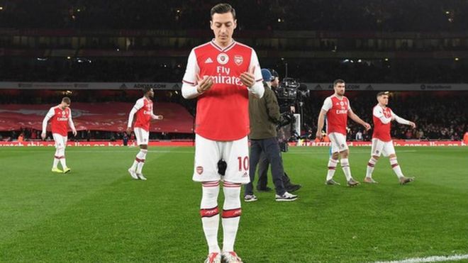 Mesut Ozil prays before Arsenal's game against Manchester City