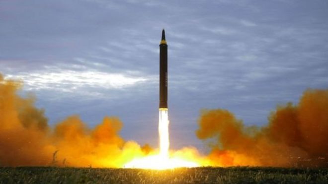 وزعت وكالة الأنباء الكورية الشمالية تلك الصورة التي زعمت أنها لعملية إطلاق الصاروخ الأخير
