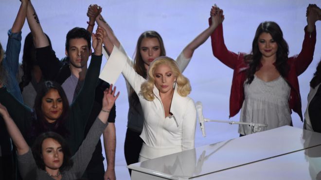 Lady Gaga во время выступления