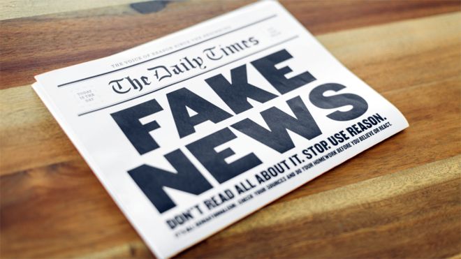 Periódico que dice Fake News (Noticias falsas)
