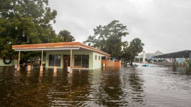 فيضانات جلبها الإعصار إلى فلوريدا