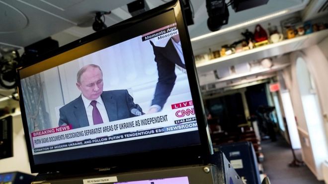 Monitor de TV mostra Putin