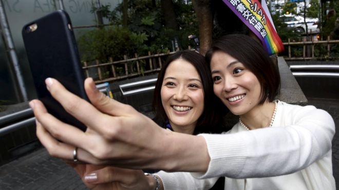 Hiroko Masuhara and Koyuki Higashi take a selfie