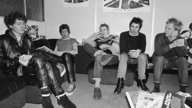 Sex Pistols: Слева направо, менеджер Малкольм МакЛарен, Стив Джонс, Джонни Роттен (Джон Лидон), Глен Мэтлок и Пол Кук