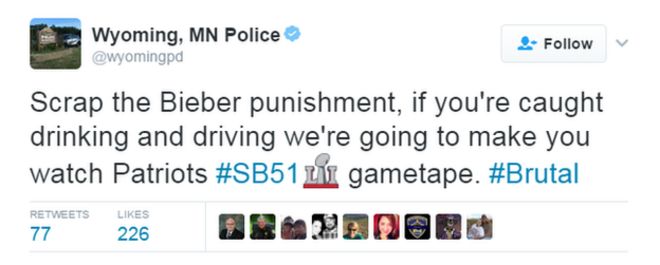 Вайоминг, штат Миннесота, полицейский твит: «Отмените наказание Бибера, если вас поймают за рулем в нетрезвом виде, мы заставим вас посмотреть игровую ленту Patriots # SB51. # Брутальный & Quot ;.