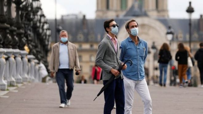 Люди в масках