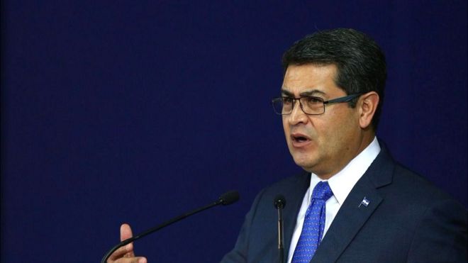 El presidente Juan Orlando Hernández pretende reelegirse.
