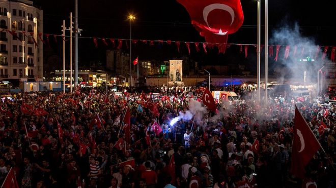 20 Temmuz'da 3 aylığına olağanüstü hâl ilan edildi, daha sonra olağanüstü hâlin süreleri uzatıldı