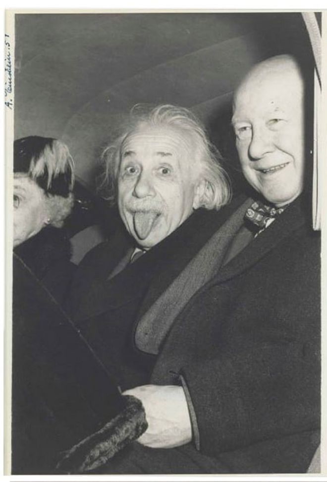 Albert Einstein, acompañado de Frank Aydelotte y su esposa