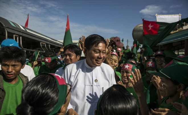 U Htay Oo, кандидат от USDP, проводит кампанию возле своего дома в городе Хинтада, в районе дельты реки Иравади, Мьянма, 4 ноября 2015 года.