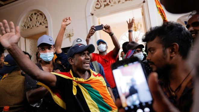 Manifestantes ingresaron a la residencia presidencial