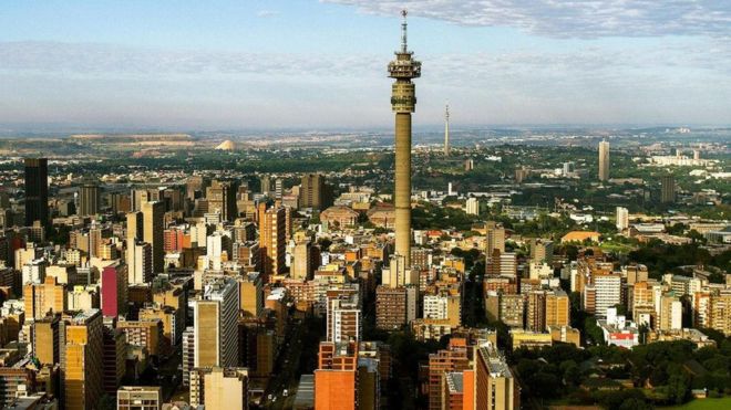 دليلك إلى العيش في مدينة جوهانسبرغ بجنوب أفريقيا