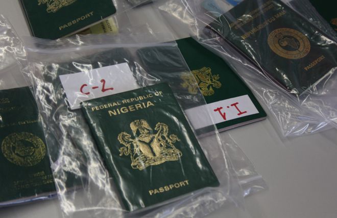 Паспорта в мешках в качестве доказательства