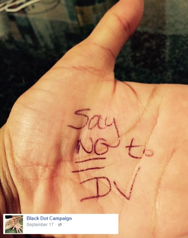 Вместо того, чтобы рисовать черную точку на ладонях, основатель кампании призывает сторонников и выживших, которым не грозит непосредственная опасность, написать «Скажи нет насилию в семье».