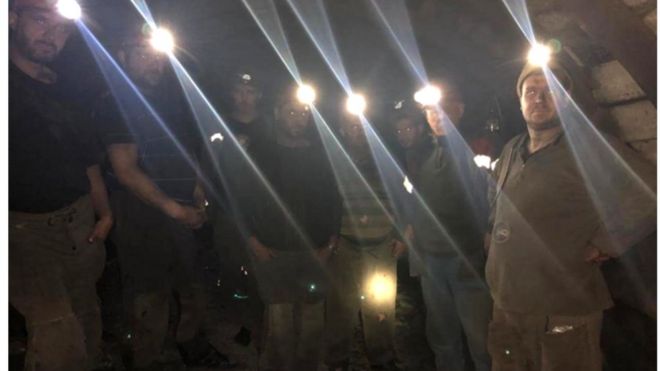 Гірники під землею