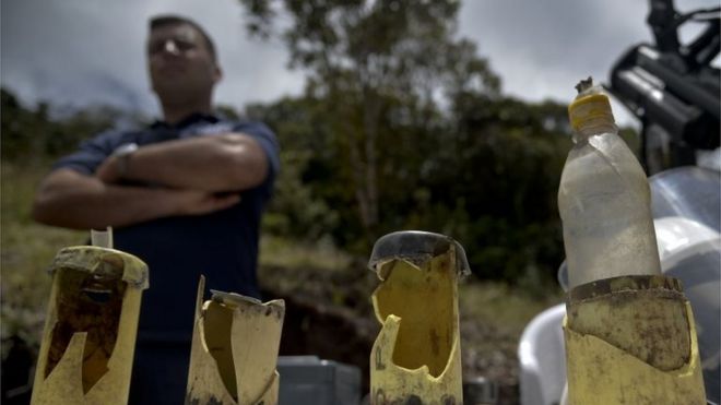 Вид на демонтированные самодельные наземные мины в Ла Хонда, муниципалитет Кармен де Виборал, департамент Антиокия, Колумбия, 28 августа 2015 года