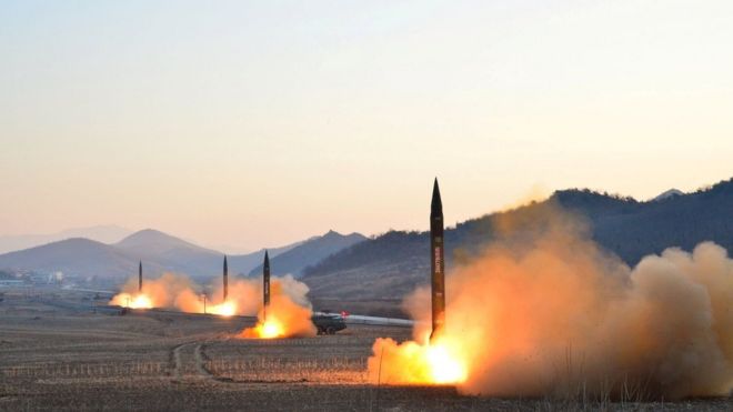 صور نشرتها وسائل الإعلام الكورية الشمالية لإطلاق أربعة صواريخ في الرابع من مارس/آذار 2017