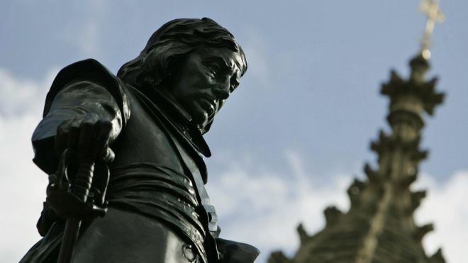 Статуя Оливера Кромвеля возле Парламента