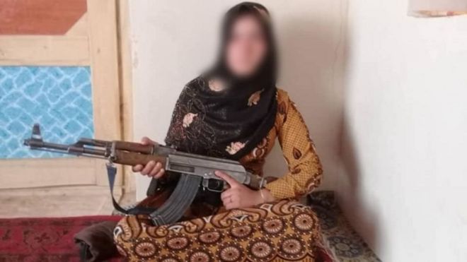 Picture of the Afghan girl with a weapon