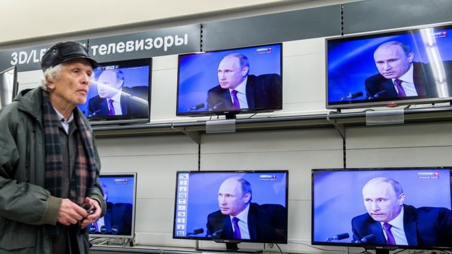 Путин на экранах в магазине