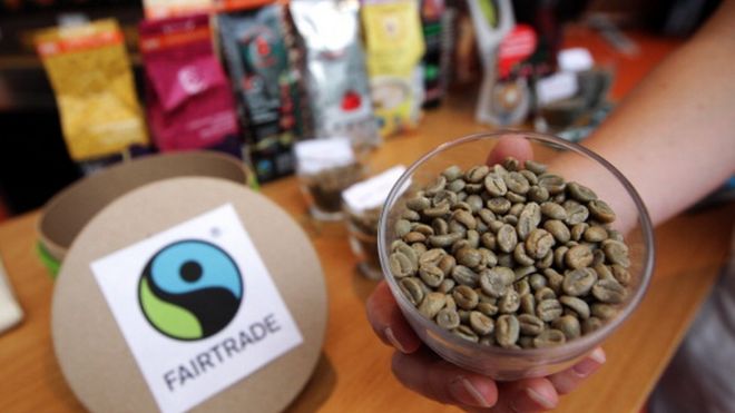 Кофе в зернах и логотип Fairtrade