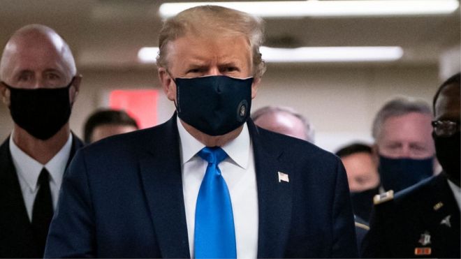 Trump wears mask