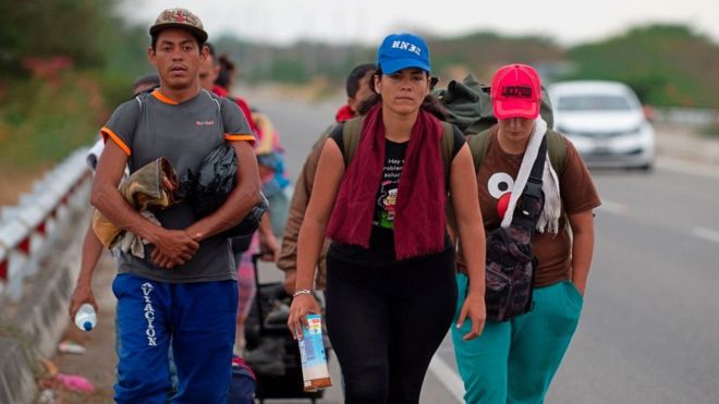 Decenas de miles de venezolanos se han desplazado por vía terrestre hasta países como Ecuador o Perú.