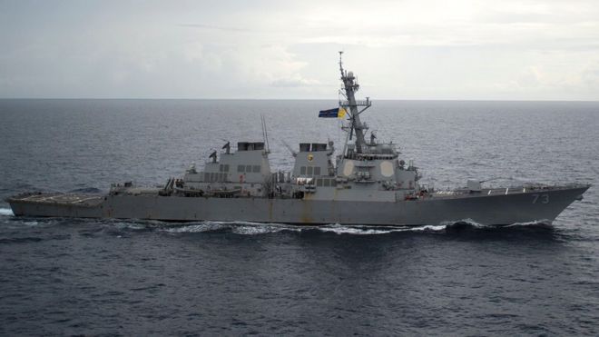 Ракетный эсминец USS Decatur (DDG 73) работает в Южно-Китайском море