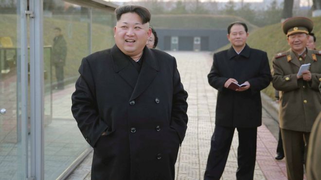 Лидер Северной Кореи Ким Чен Ын совершает поездку по военному объекту в Пхеньяне