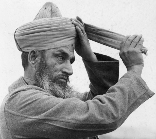 Член индийского армейского армейского корпуса, некоторые из которых были эвакуированы из Дюнкерка вместе с британскими экспедиционными силами. (