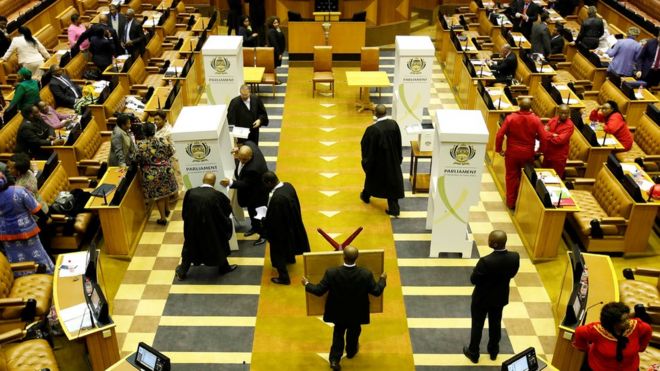 В парламенте Южной Африки установлены четыре кабины для голосования