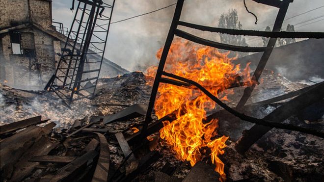 Сгоревшее село в пригороде Северска, Донбасс