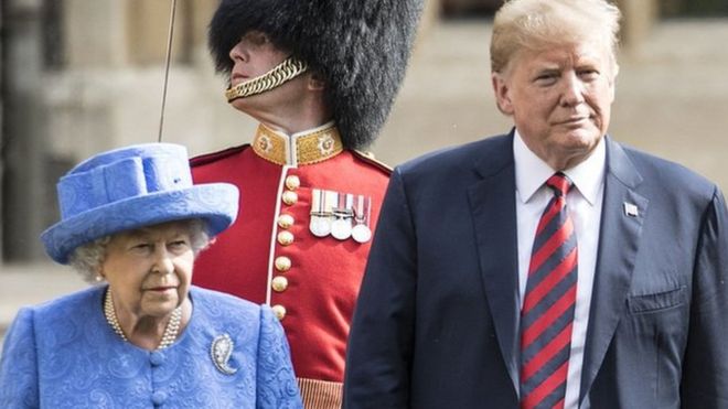 Королева и Дональд Трамп во время своего последнего визита в Великобританию
