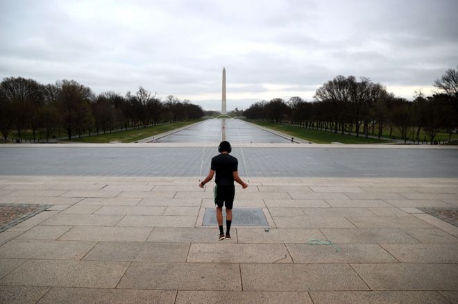 Вид с Мемориала Линкольна на Национальную аллею в Вашингтоне, округ Колумбия