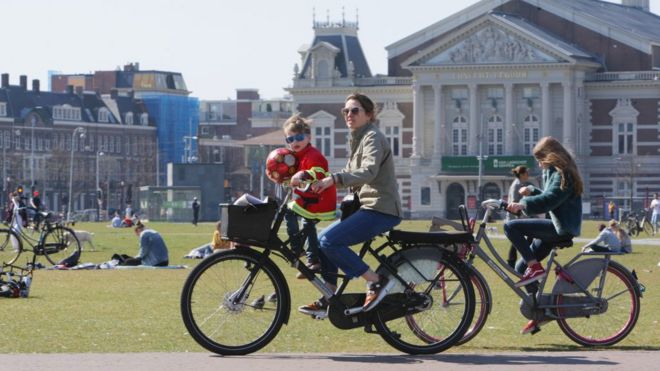 Holandeses en bicicleta