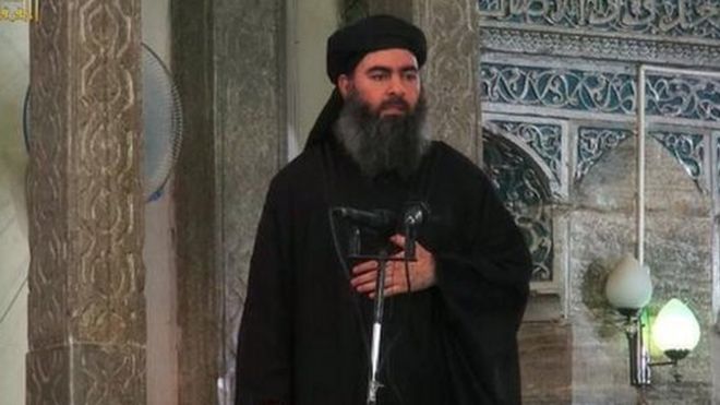 Кадр из видео, демонстрирующего главу ИГИЛ Багдади в первой видео-проповеди, 4 июля