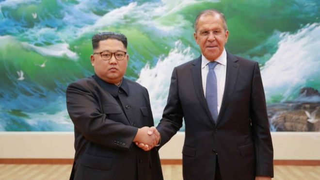 (캡션) 김정은 북한 국무위원장과 세르게이 라브로프 러시아 외무장관