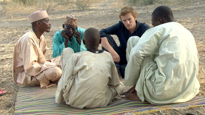 Томас Фесси из Би-би-си говорит с двумя чадцами, которые сбежали из Боко Харам