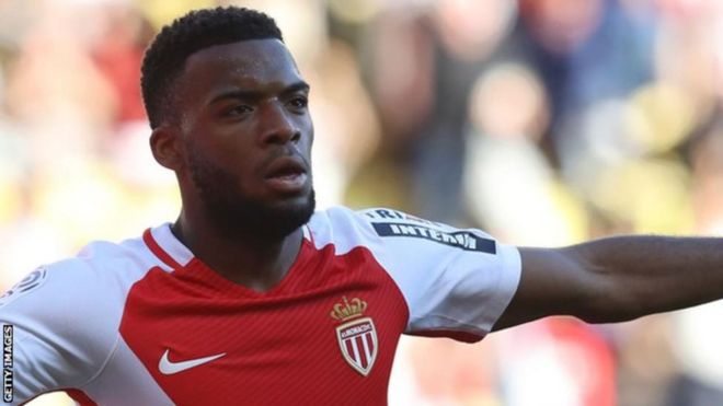 Arsenal wanakaribia kukamilisha usajili wa pauni milioni 45 kumchukua kiungo wa Monaco Thomas Lemar, 21. (Sun)